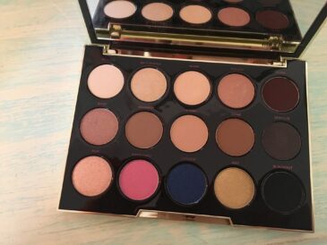 The colors in this palette are GORGEOUS! You can use them to create any daytime or evening look! They are very pigmented and last all day! The attention to detail is also incredible! Each shadow has a name that coordinate's with one of Gwen's songs! There is also a saying in the bottom right corner of the mirror that says " Magic's in the Makeup" Love the positive vibes!!